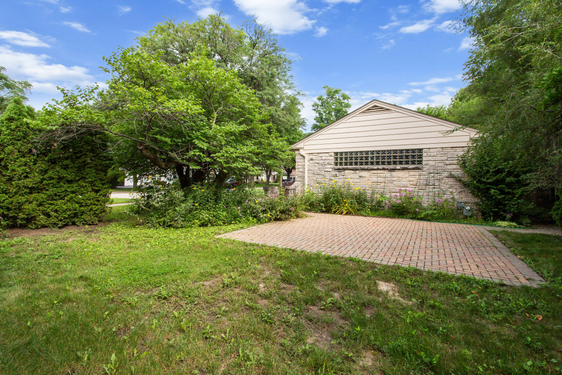 807 Surrey Lane Property Photo 30