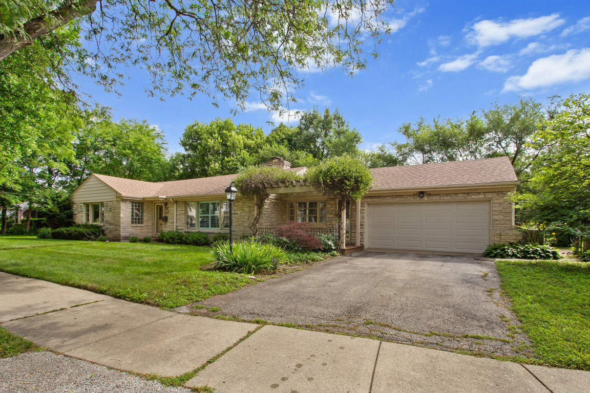 807 Surrey Lane Property Photo 34