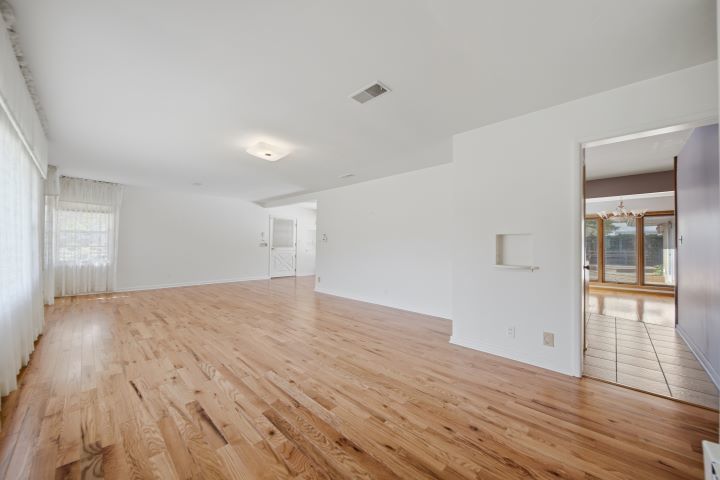 1213 Douglas Terrace Property Photo 5