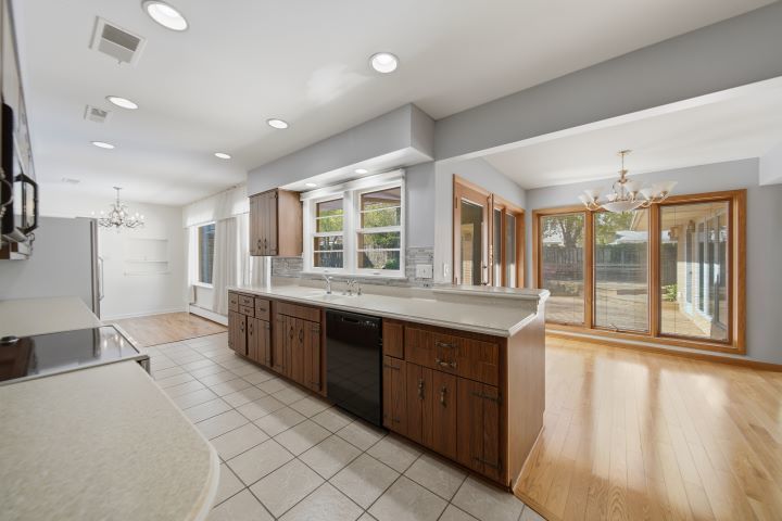 1213 Douglas Terrace Property Photo 6