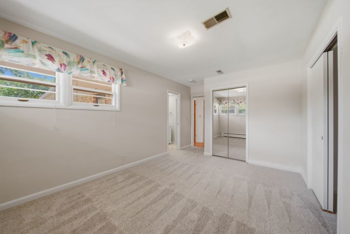 1213 Douglas Terrace Property Photo 12
