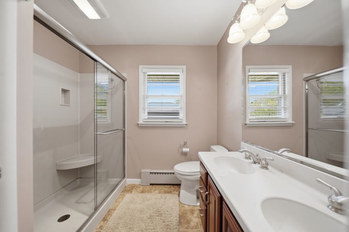 1213 Douglas Terrace Property Photo 16