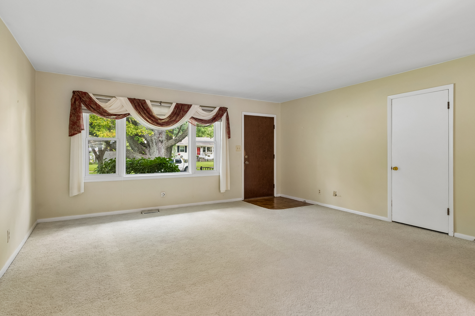 777 Redwood Drive Property Photo 3
