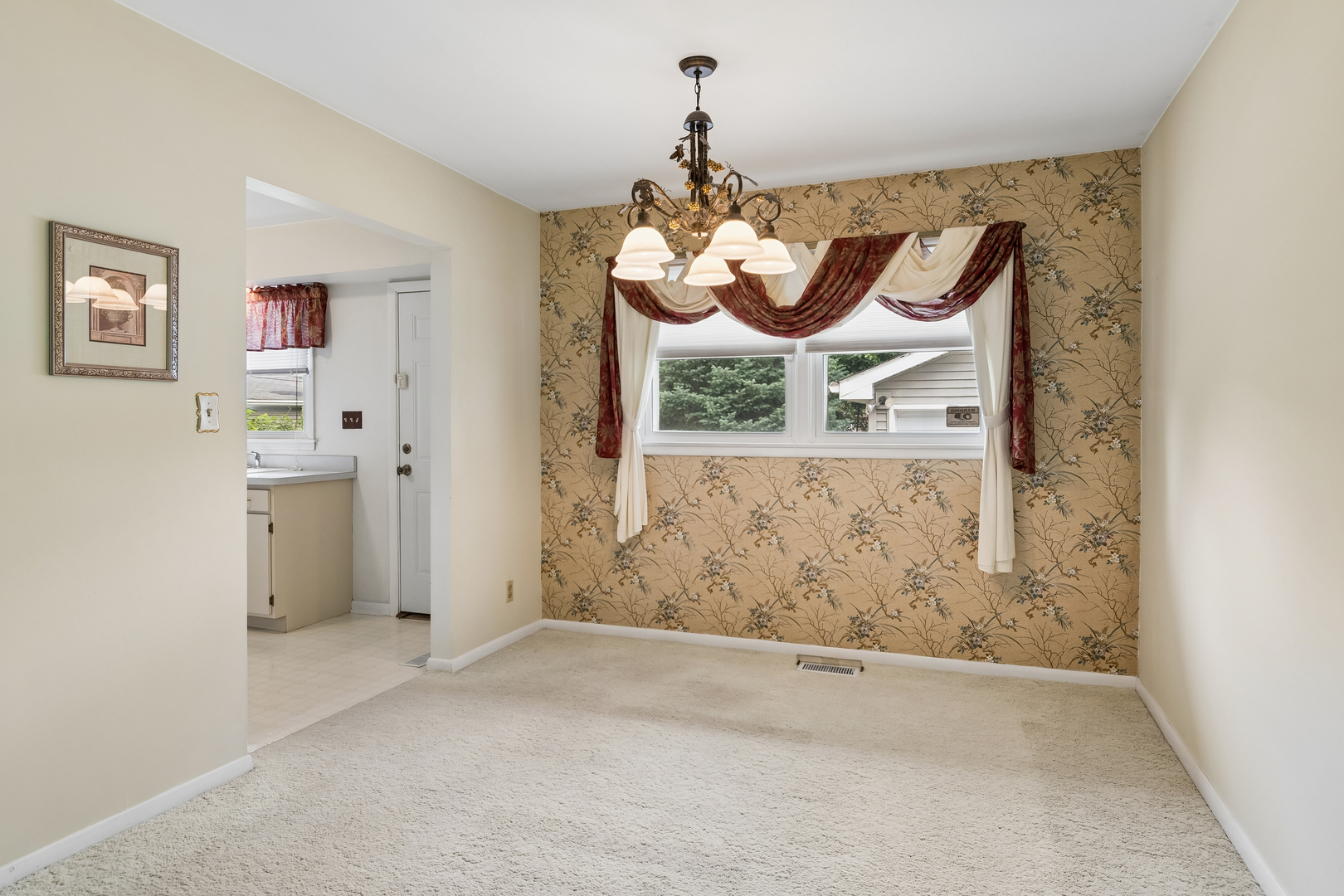 777 Redwood Drive Property Photo 4
