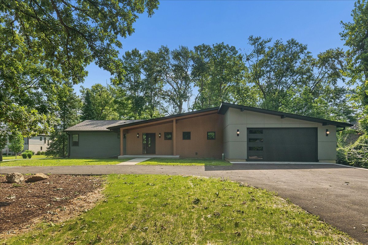 12405 S 75th Avenue Property Photo 1