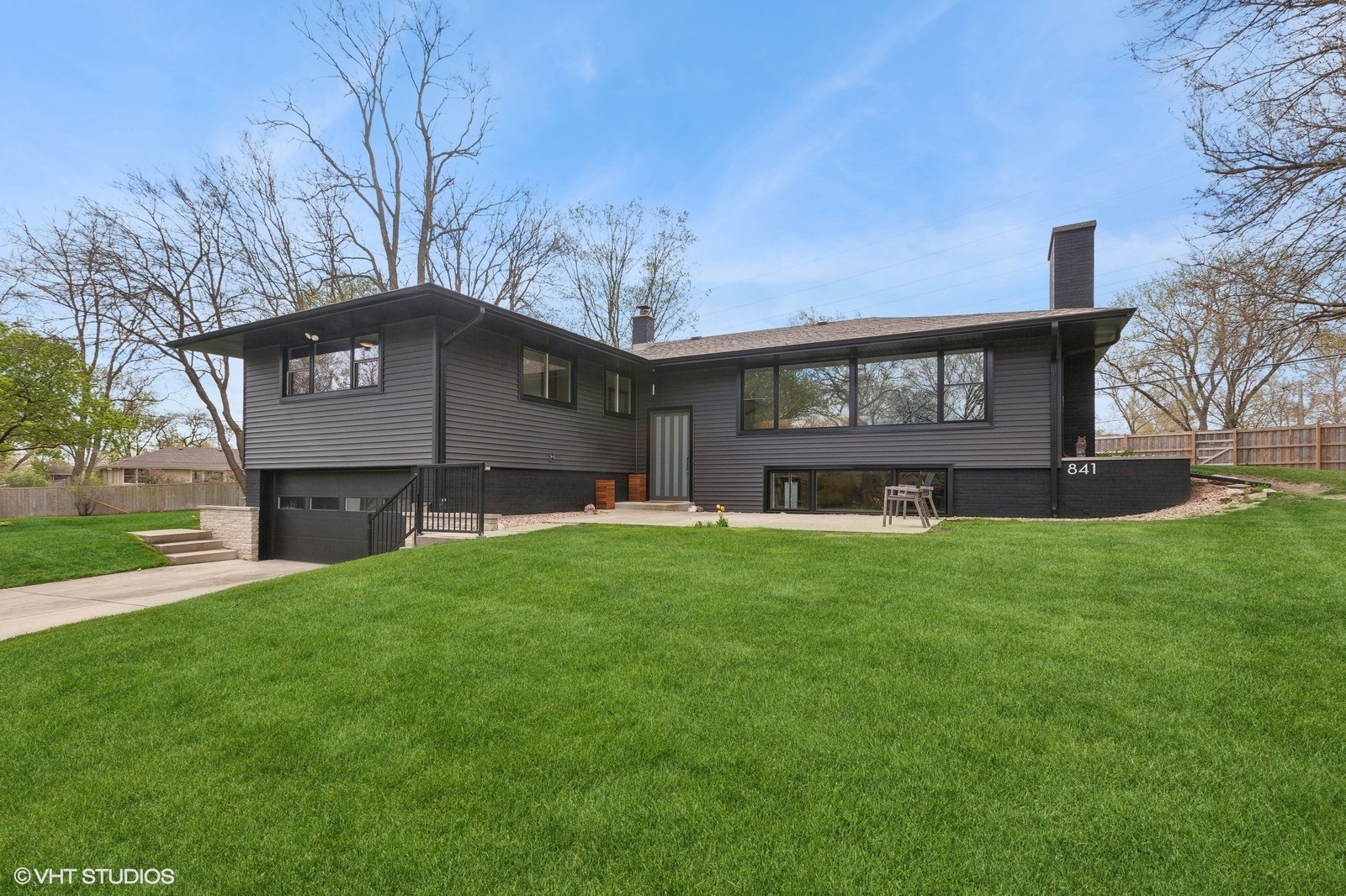 841 Hawthorne Drive Property Photo 1