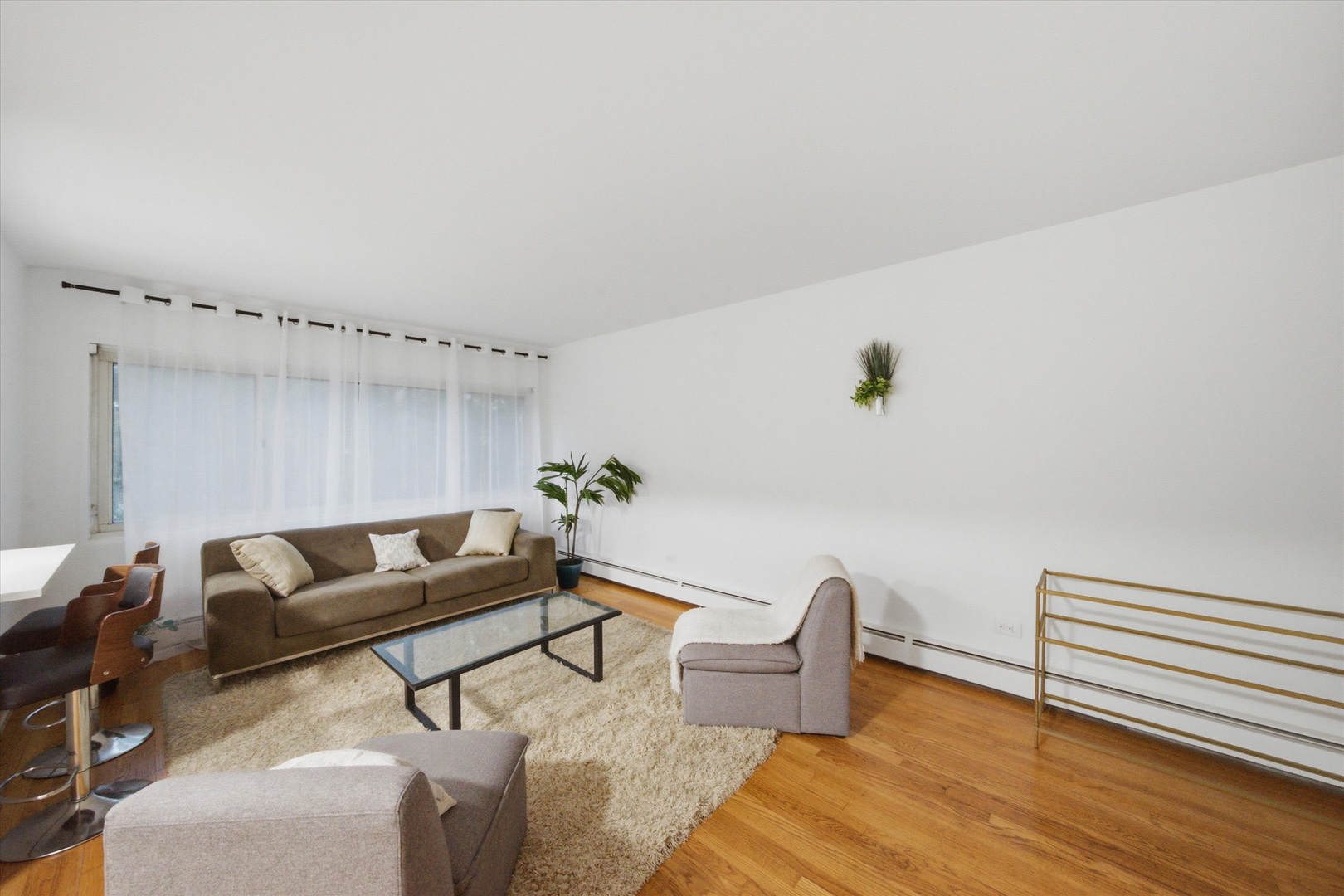 526 W Roscoe Street 2a Property Photo 4