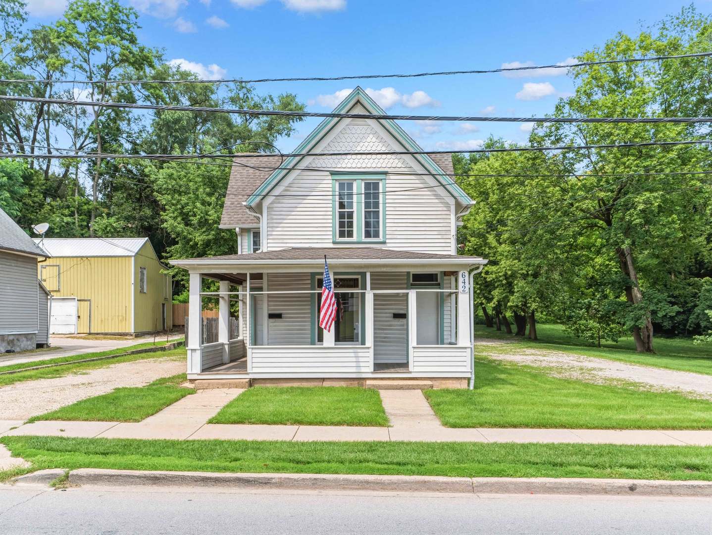 642 E Chicago Street Property Photo