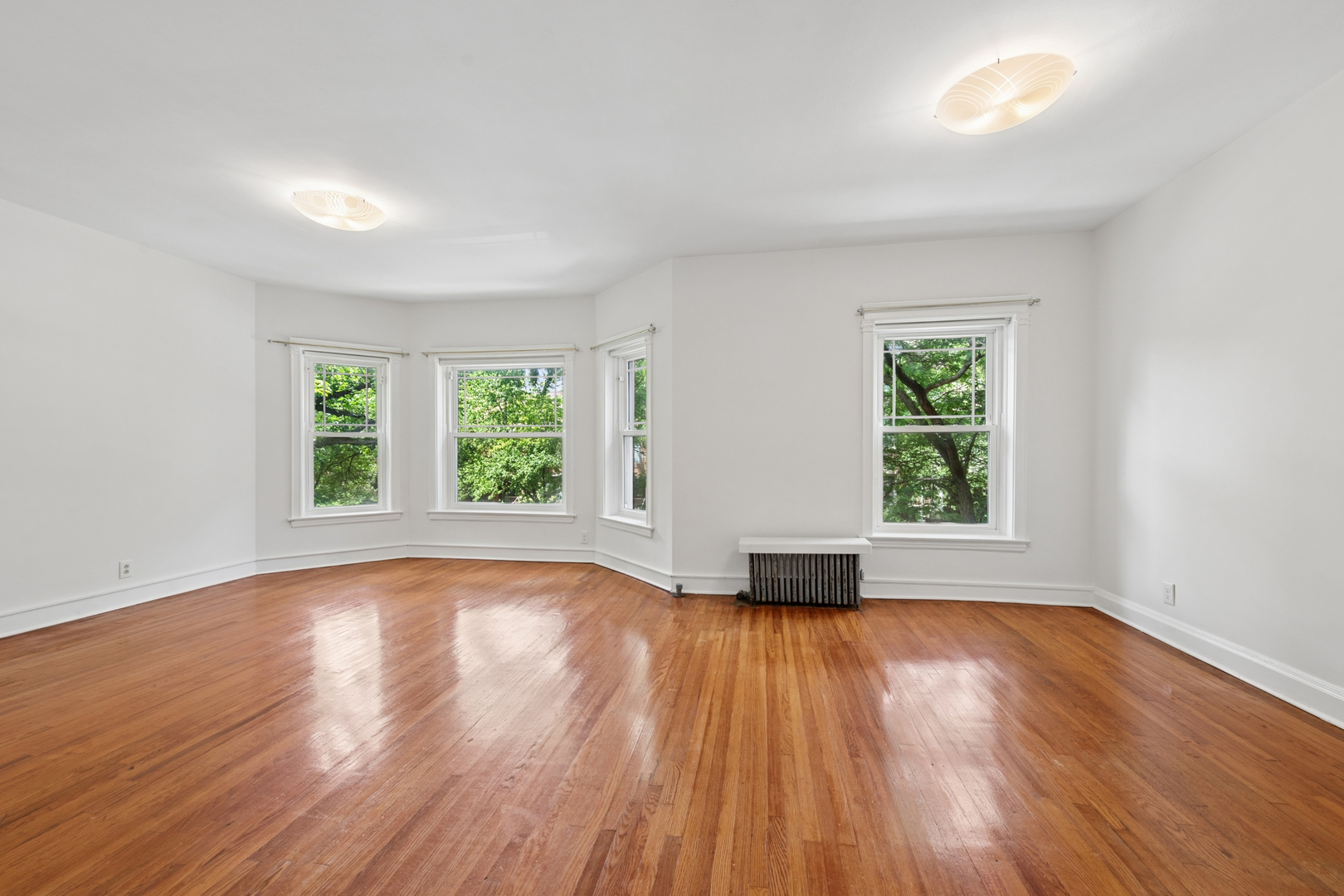 5715 S Blackstone Avenue 2s Property Photo 3