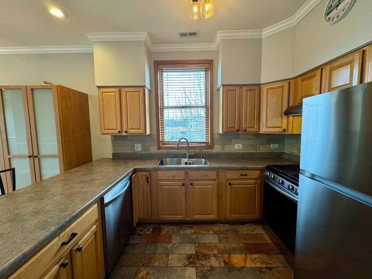 1537 N Fairfield Avenue 3 Property Photo 11