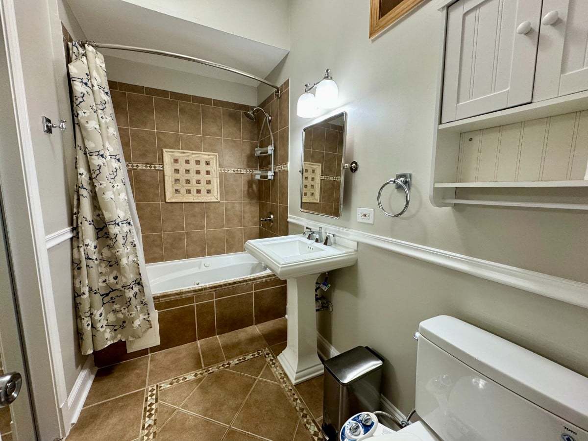 1537 N Fairfield Avenue 3 Property Photo 15
