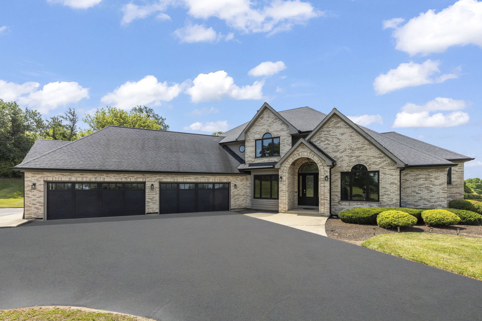 7814 Burr Oak Drive Property Photo 1