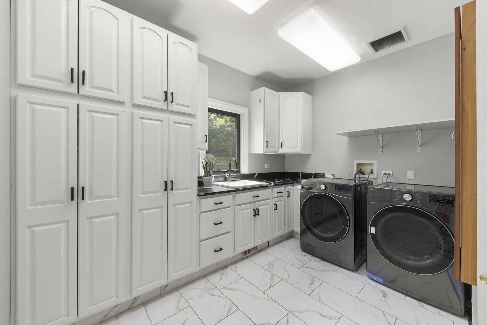 7814 Burr Oak Drive Property Photo 20