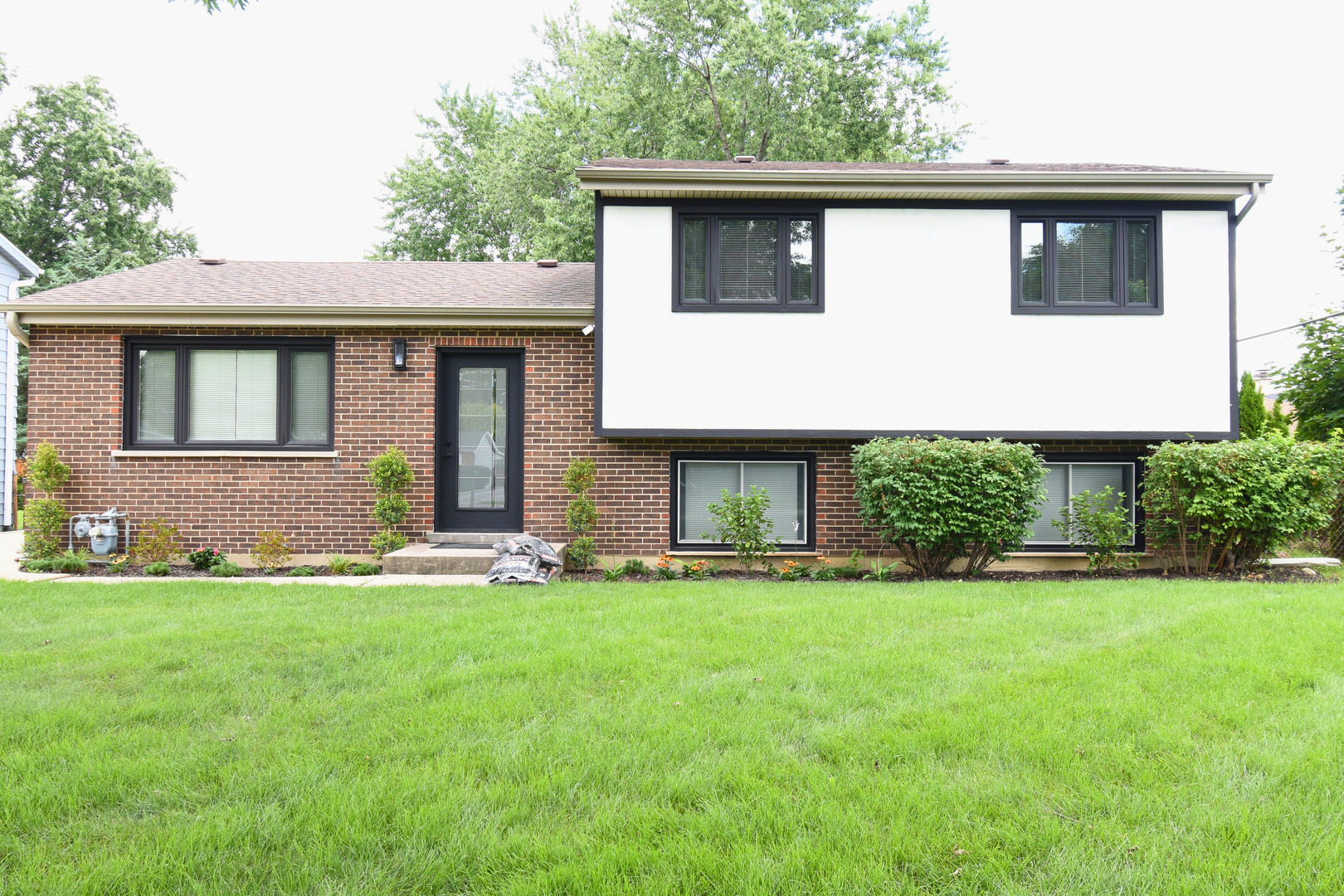 515 N La Londe Avenue Property Photo 1