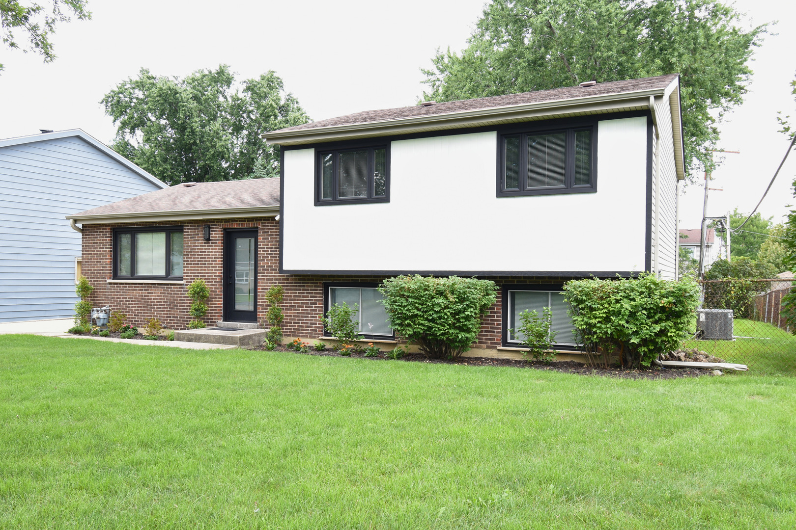 515 N La Londe Avenue Property Photo 2
