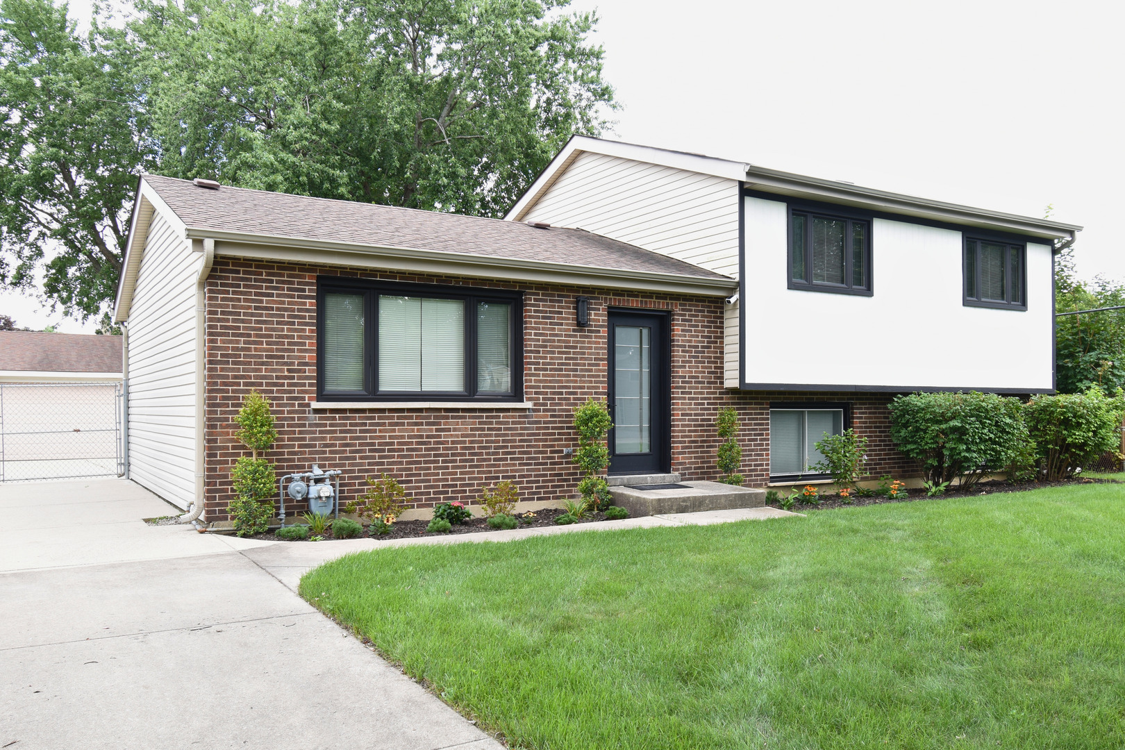 515 N La Londe Avenue Property Photo 3