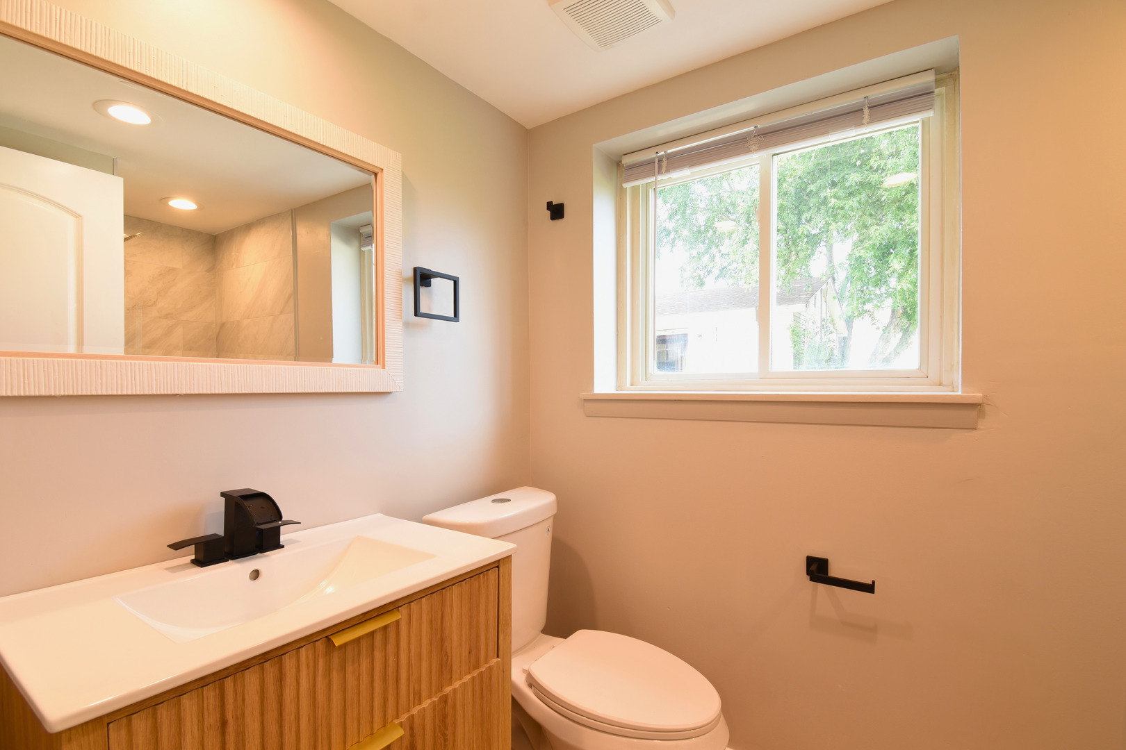 515 N La Londe Avenue Property Photo 13