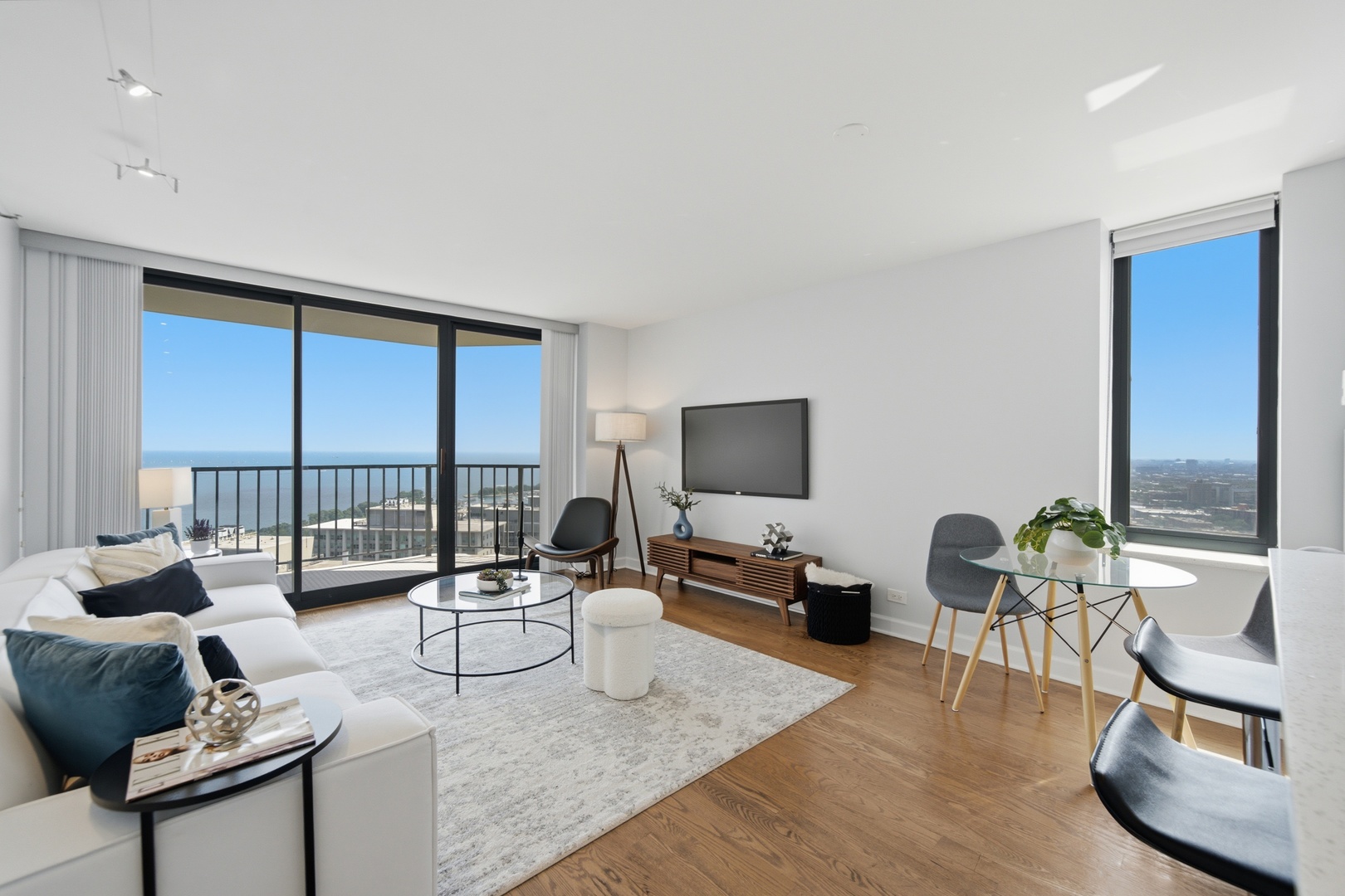 3660 N Lake Shore Drive 3903 Property Photo 3