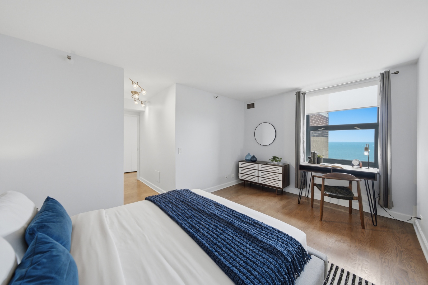 3660 N Lake Shore Drive 3903 Property Photo 13