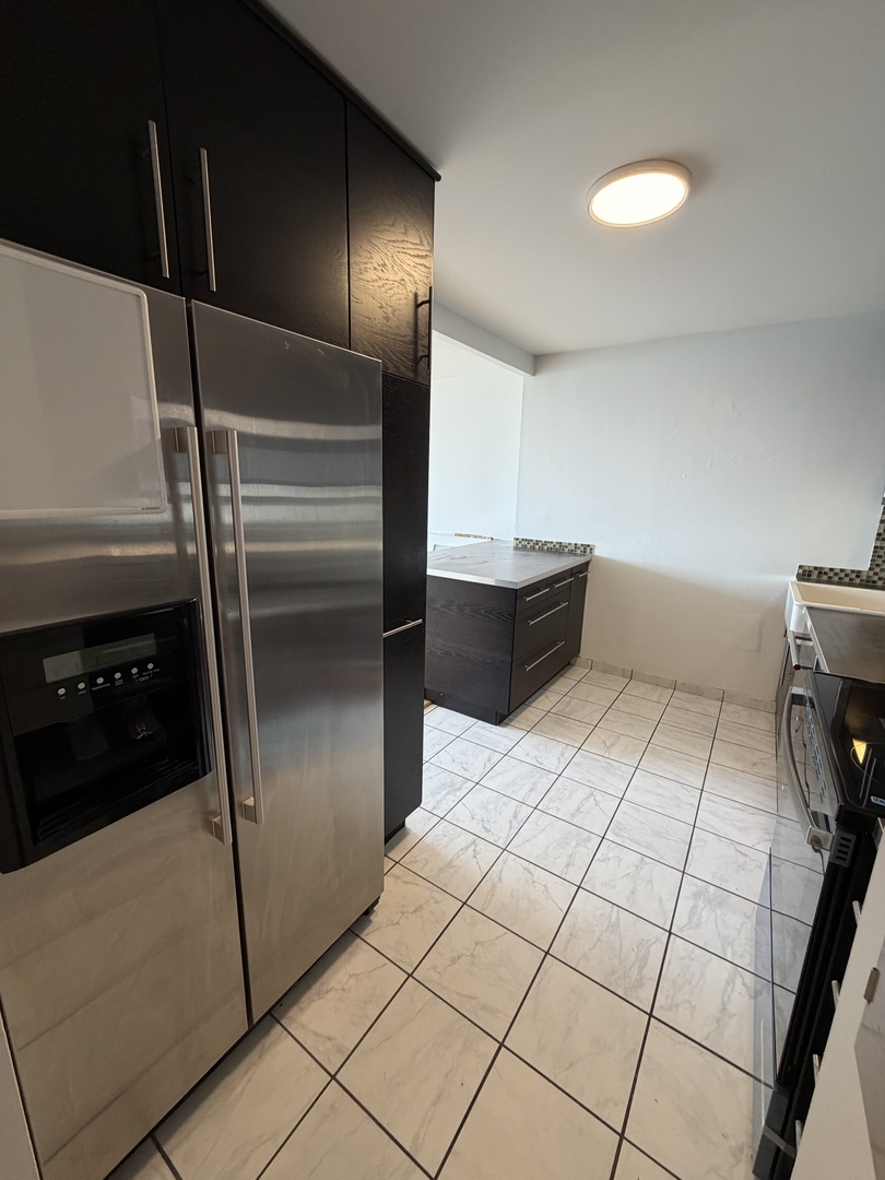 3930 N Pine Grove Avenue 604 Property Photo 7