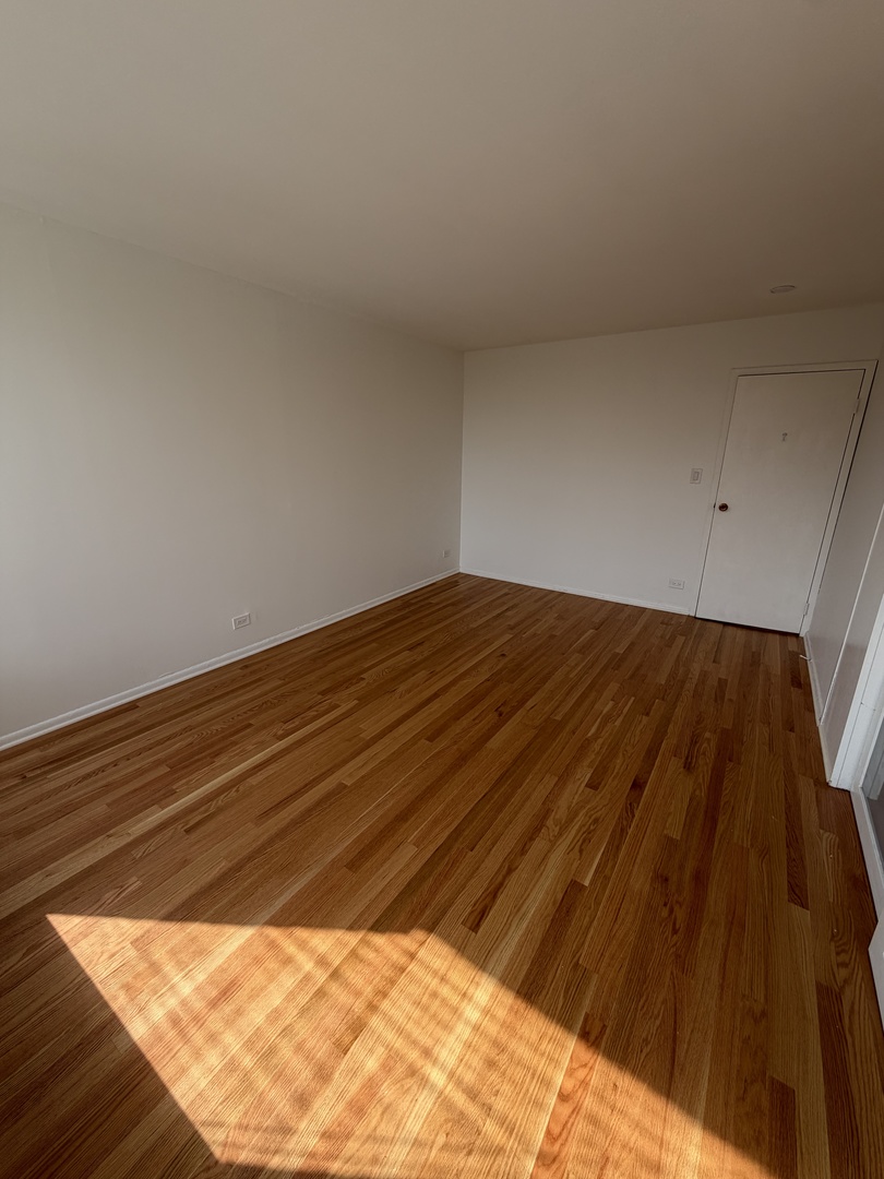 3930 N Pine Grove Avenue 604 Property Photo 9