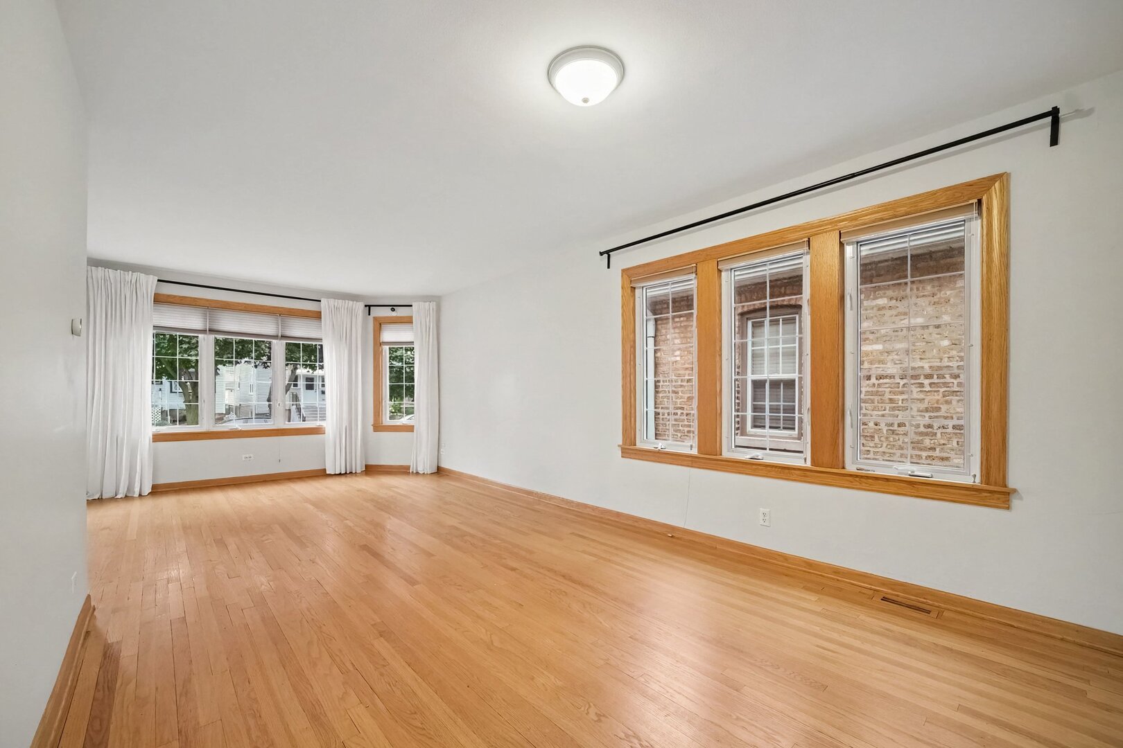 4144 N Overhill Avenue Property Photo 6