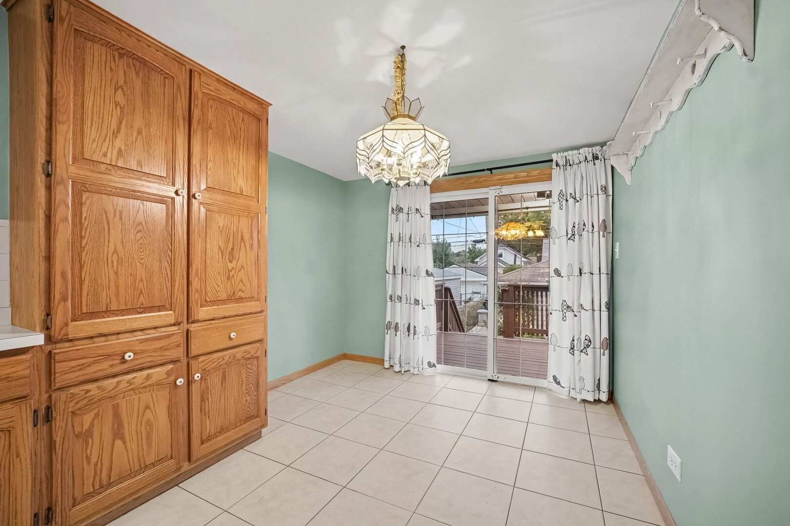 4144 N Overhill Avenue Property Photo 9
