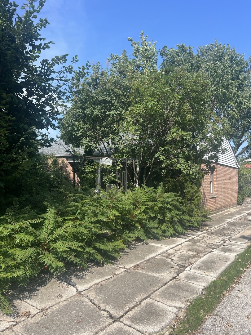 18621 Morris Avenue Property Photo 2