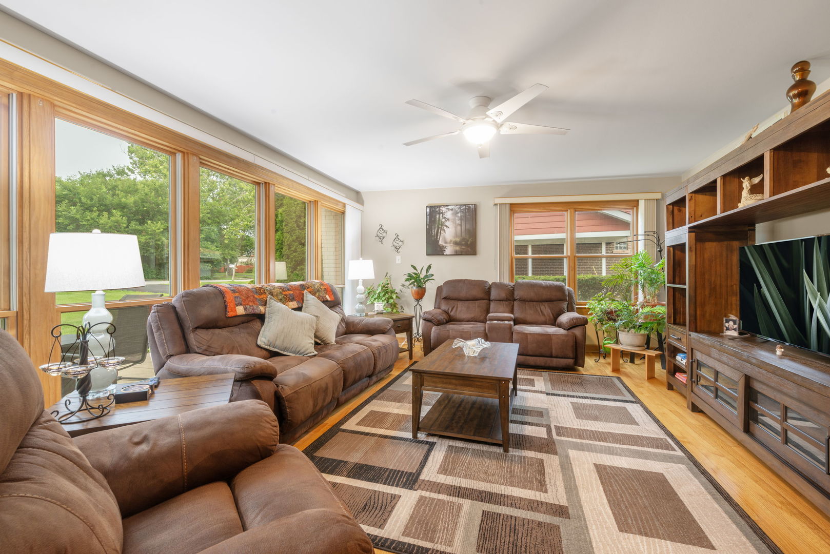 1331 S Lombard Avenue Property Photo 4