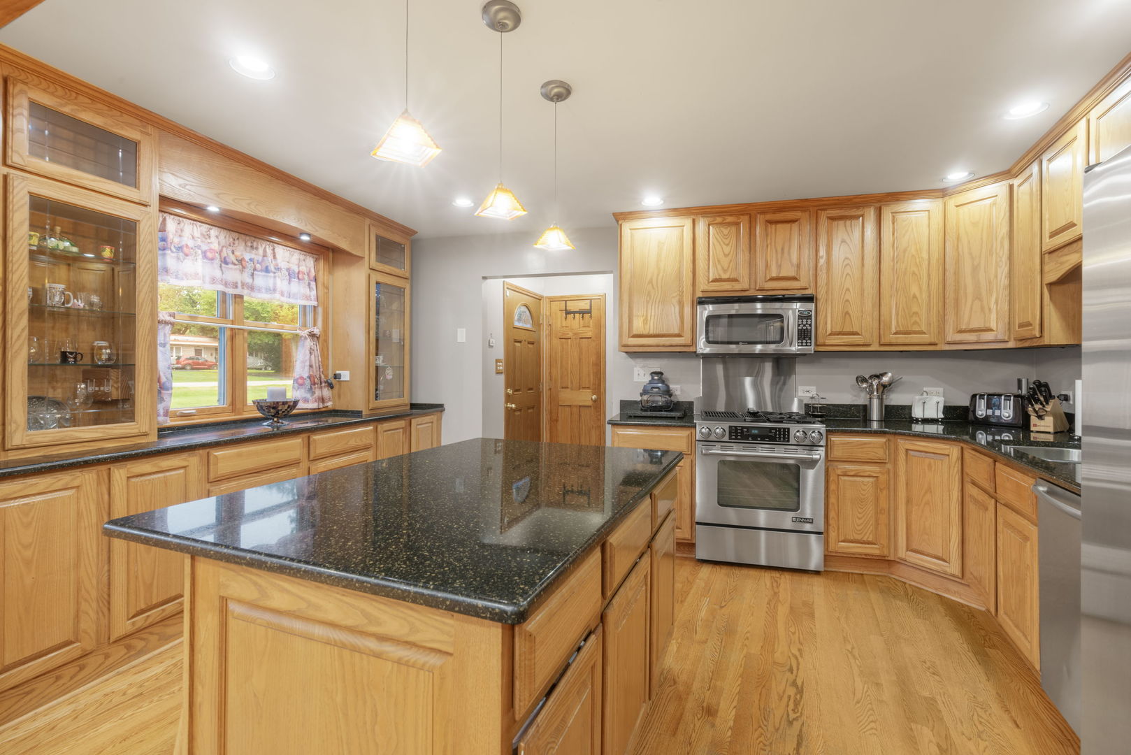 1331 S Lombard Avenue Property Photo 7