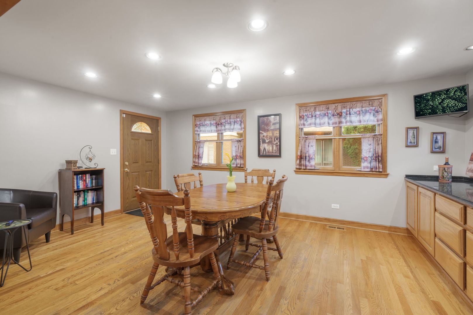 1331 S Lombard Avenue Property Photo 10