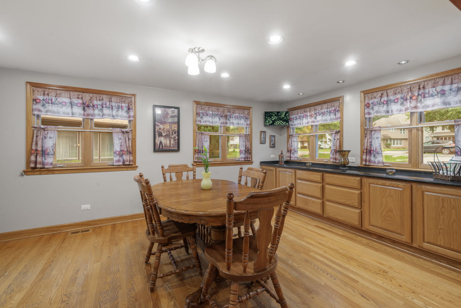 1331 S Lombard Avenue Property Photo 11