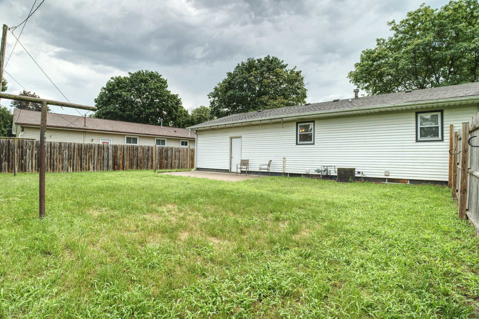 1010 Middle Road Property Photo 2