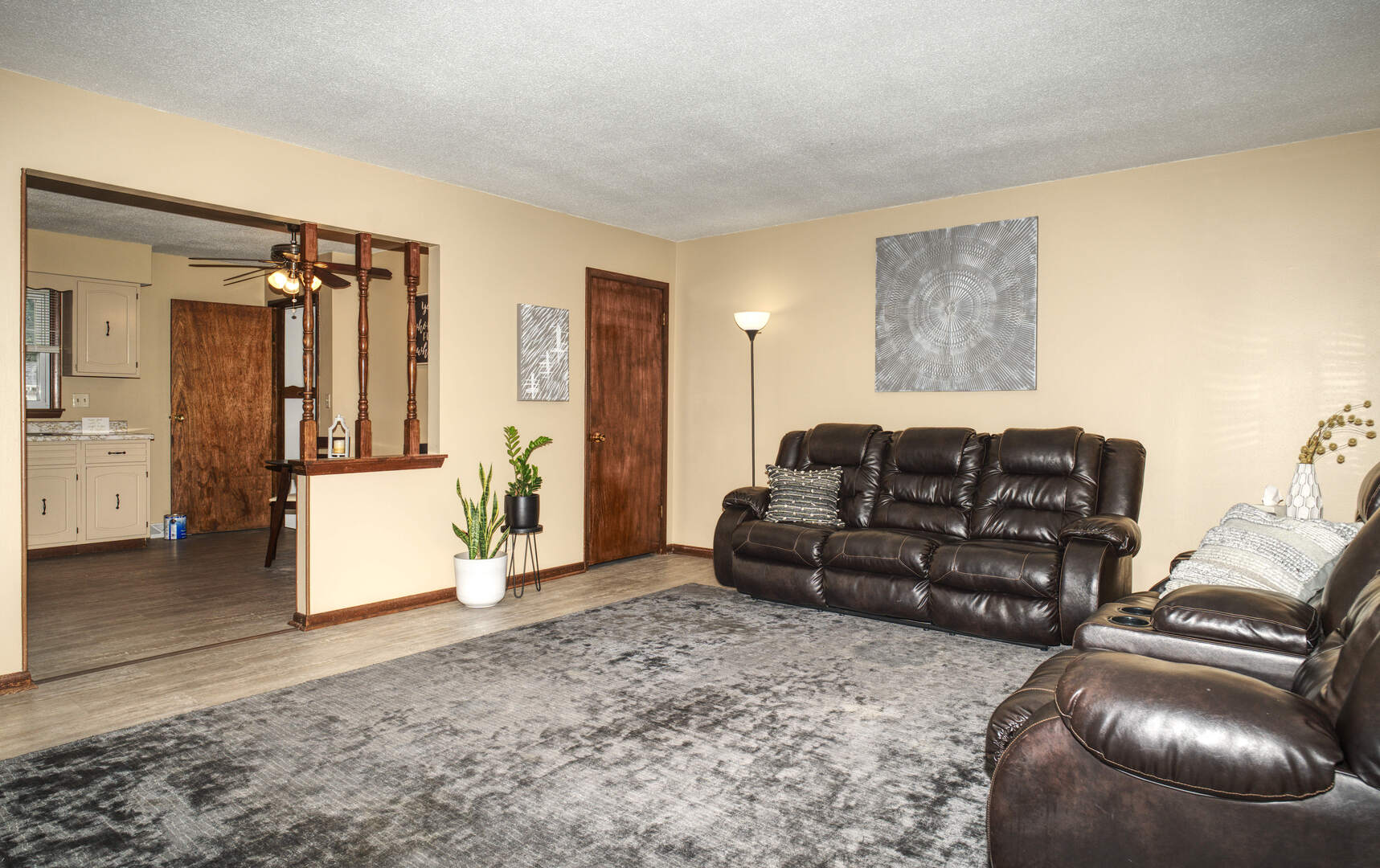 1010 Middle Road Property Photo 3