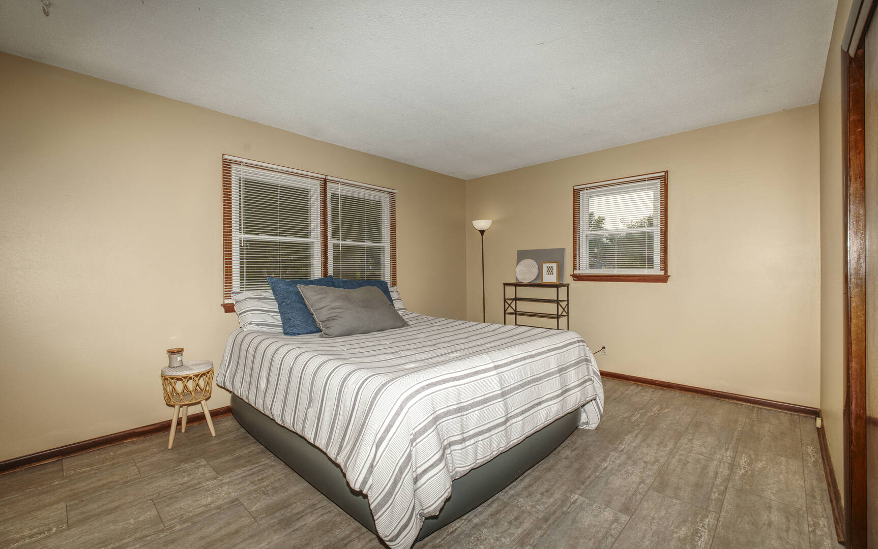 1010 Middle Road Property Photo 7