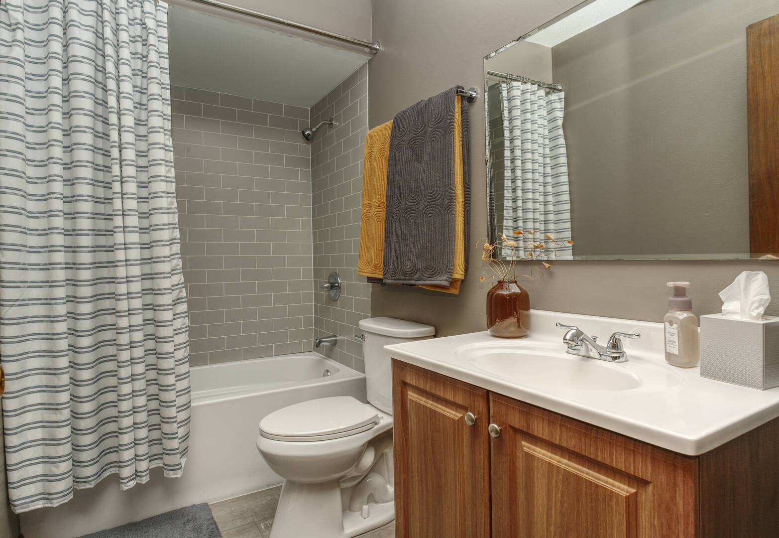 1010 Middle Road Property Photo 8