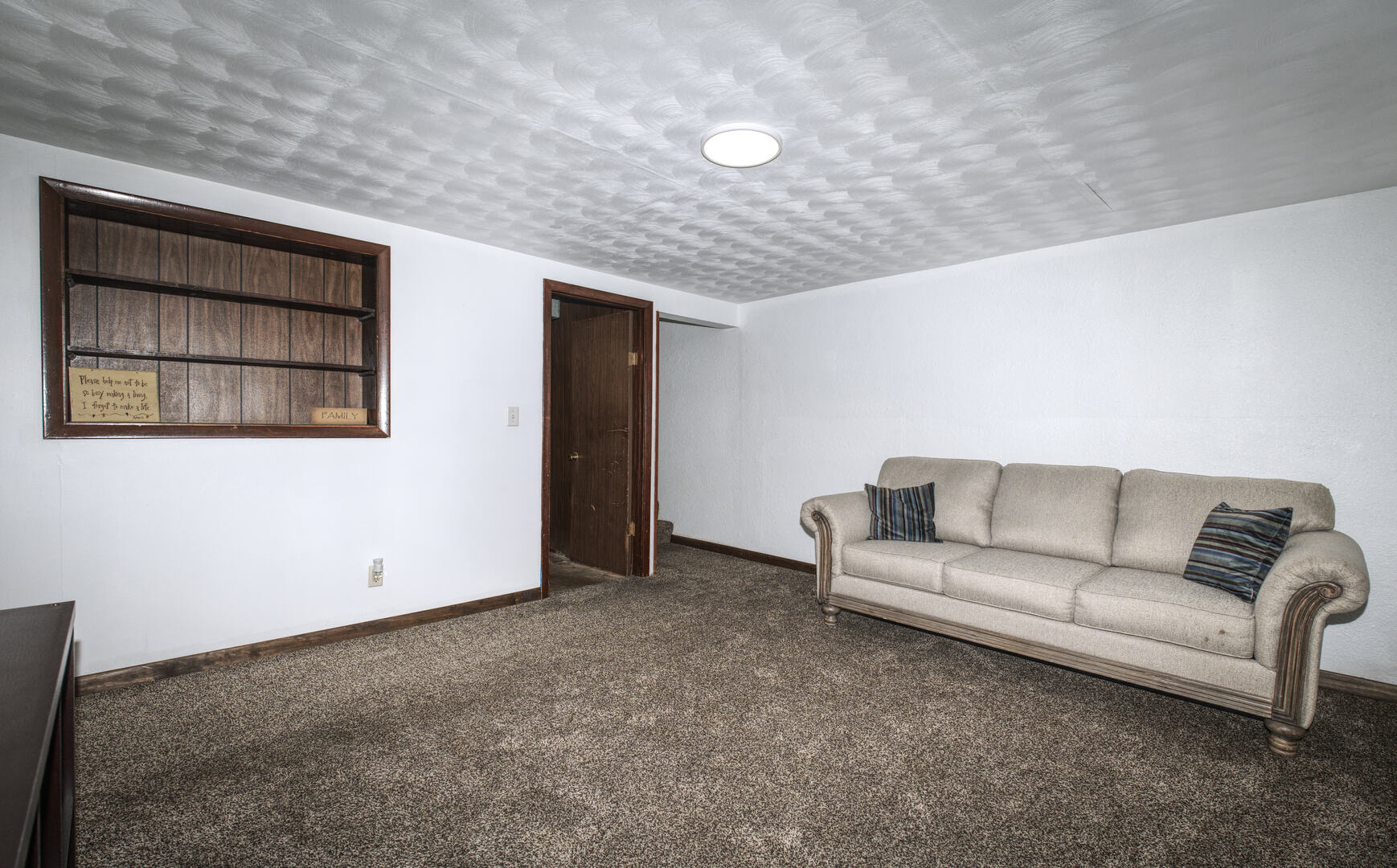 1010 Middle Road Property Photo 11