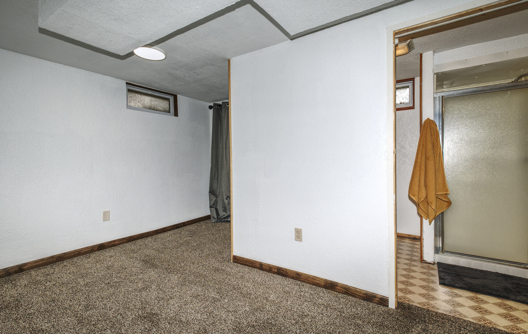1010 Middle Road Property Photo 12