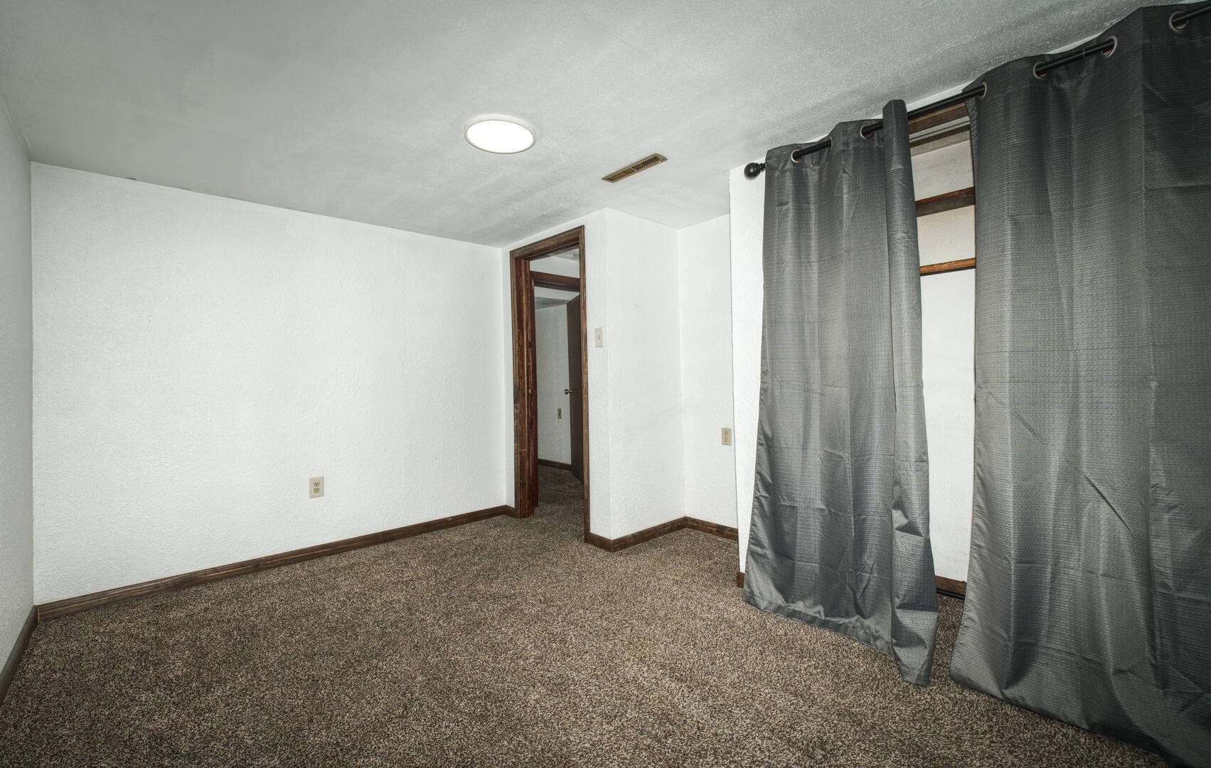 1010 Middle Road Property Photo 14