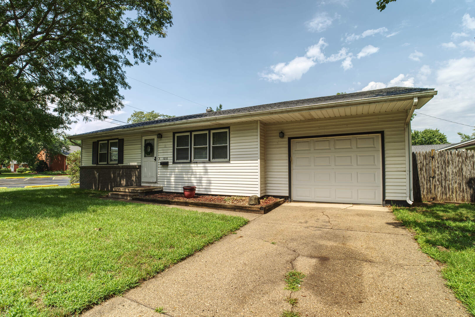 1010 Middle Road Property Photo 19