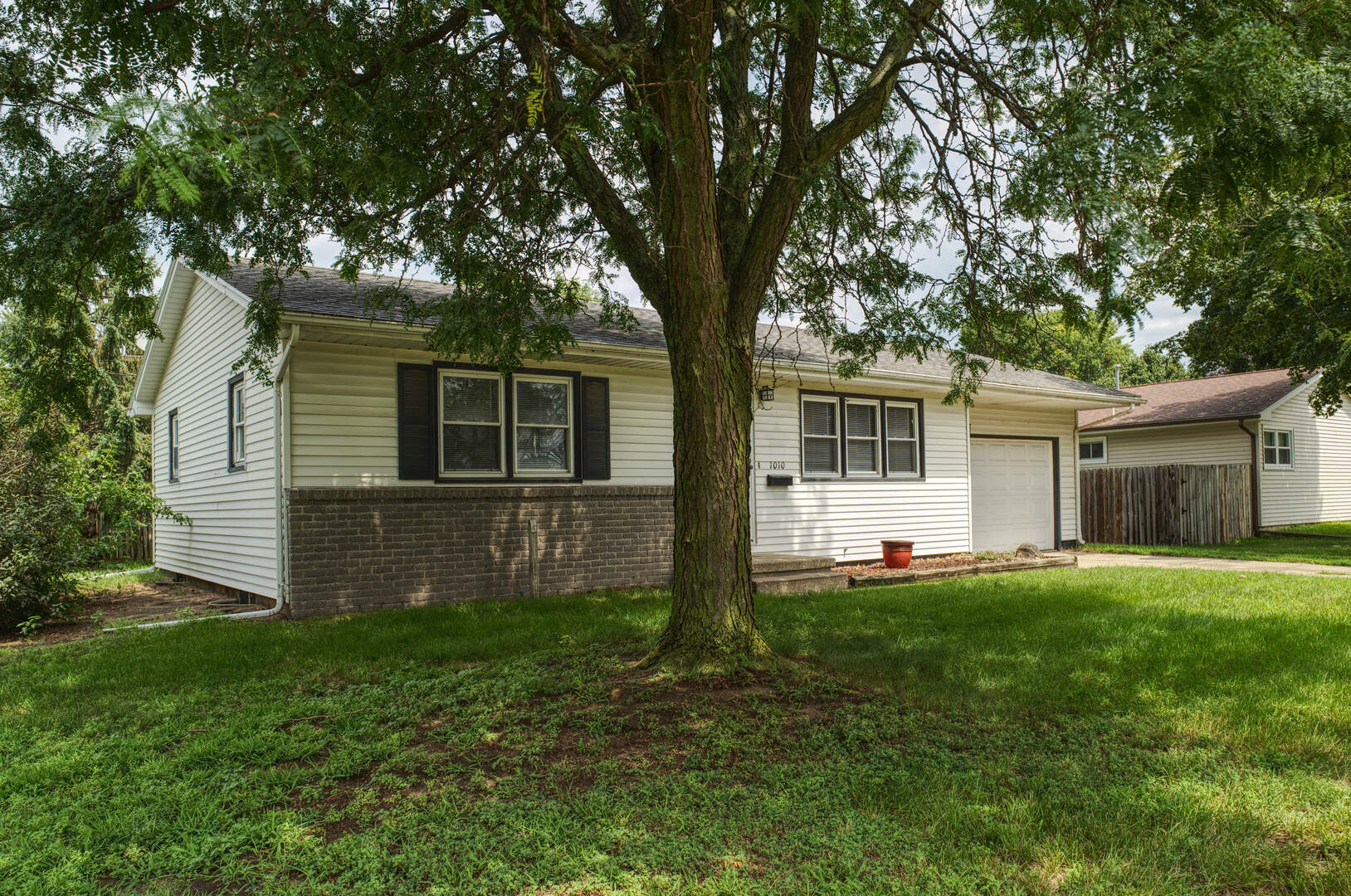 1010 Middle Road Property Photo 20