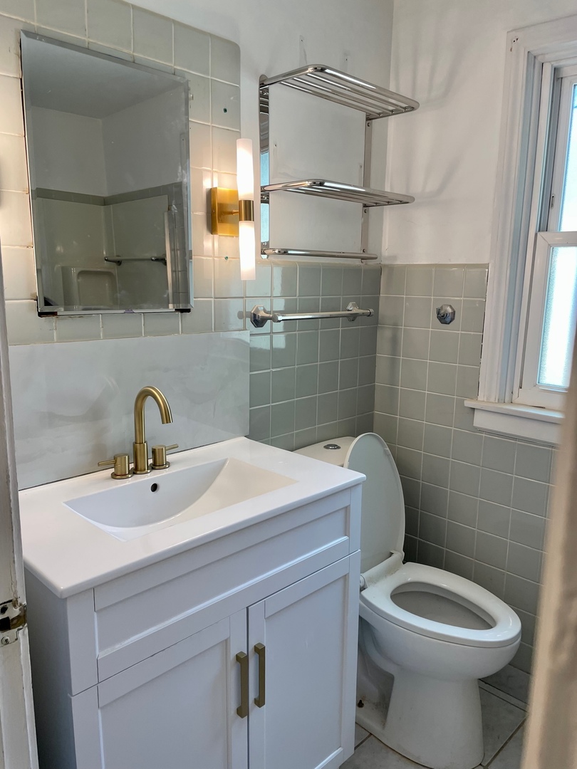 1122 N Harlem Avenue A Property Photo 6