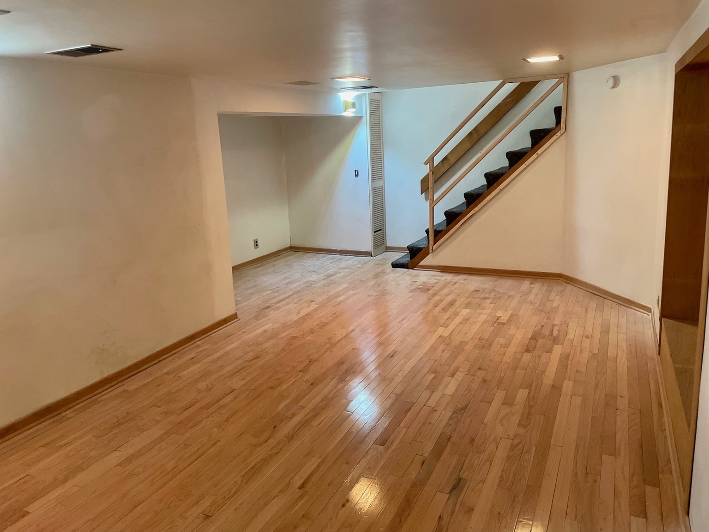 1122 N Harlem Avenue A Property Photo 10