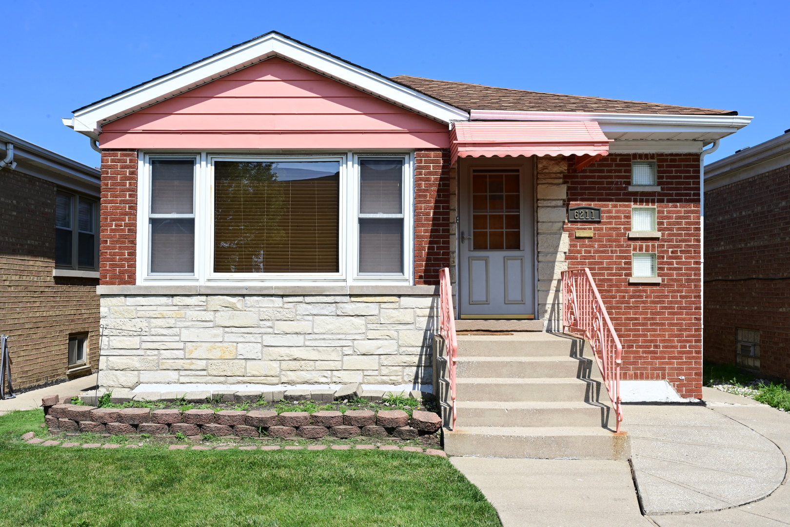 6211 N Nagle Avenue Property Photo 1
