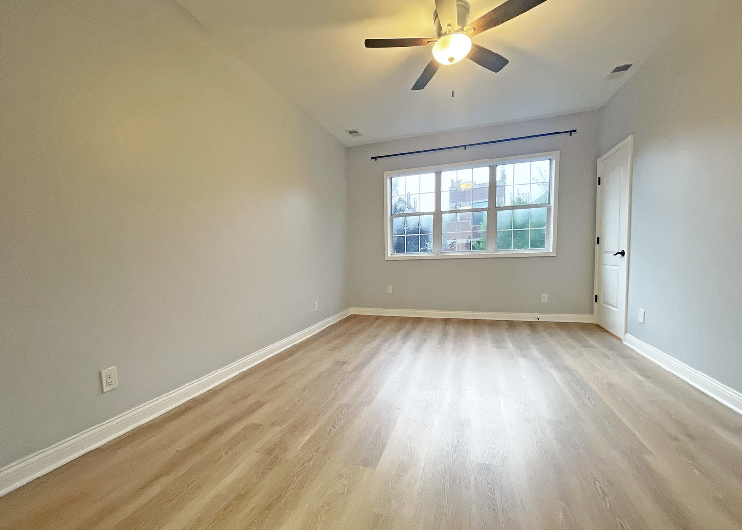 2429 W Cortland Street 2f Property Photo 2