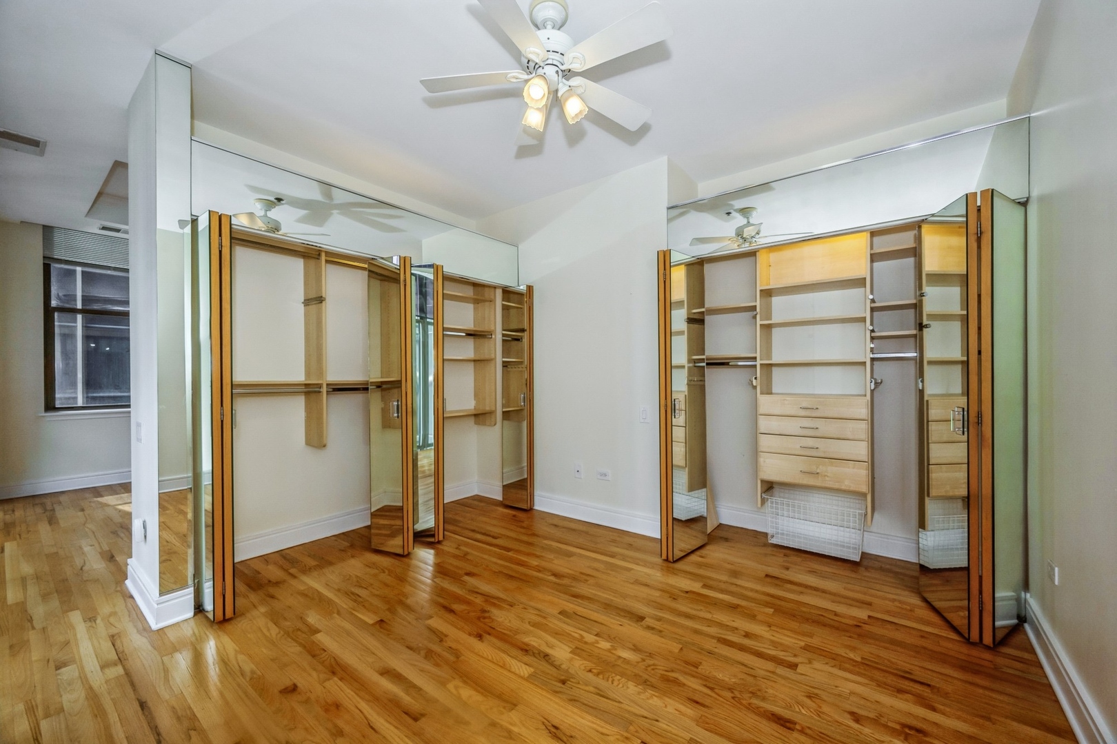212 W Washington Street 1012 Property Photo 7