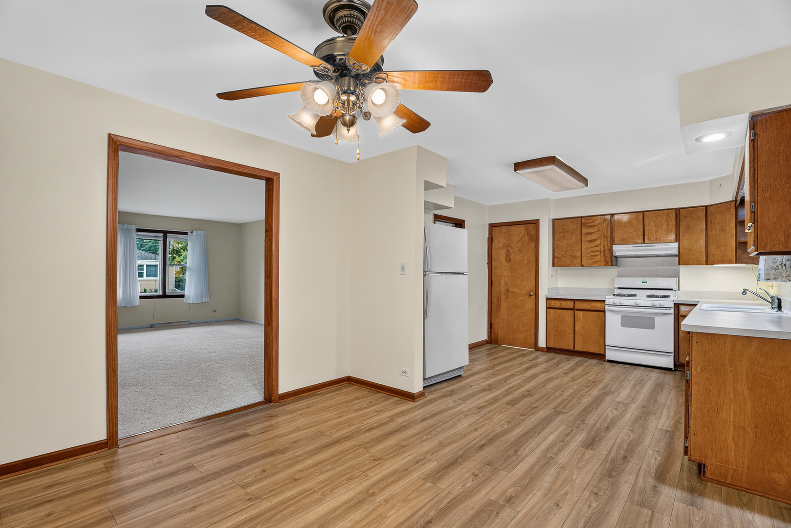 3341 Prairie Avenue Property Photo 3