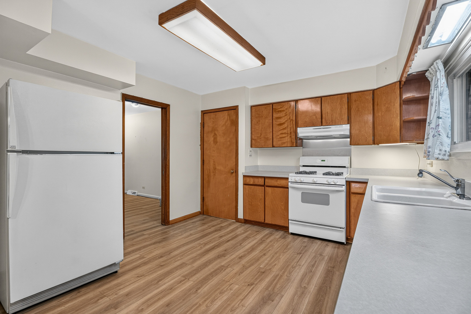 3341 Prairie Avenue Property Photo 5