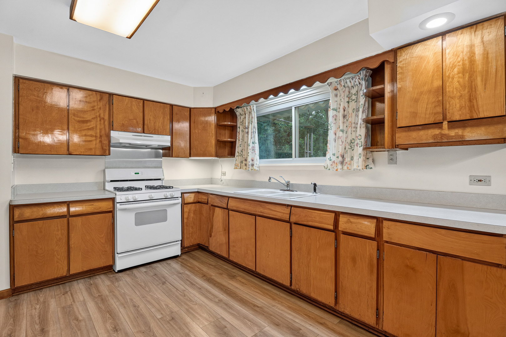 3341 Prairie Avenue Property Photo 6