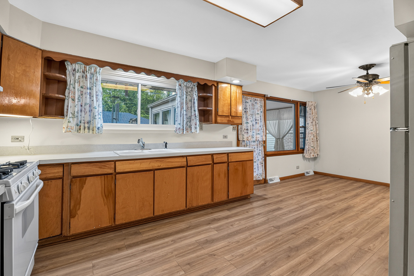 3341 Prairie Avenue Property Photo 7